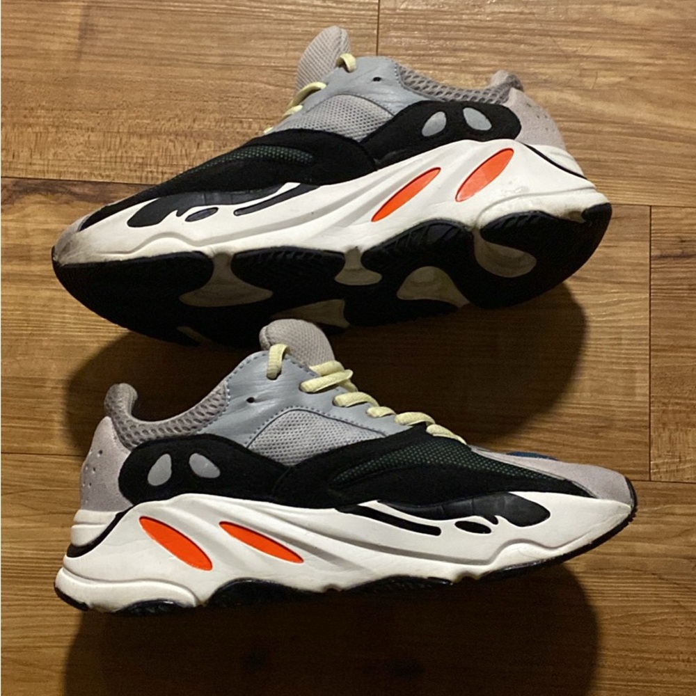 Yeezy Boost 700 'Wave Runner'
2023